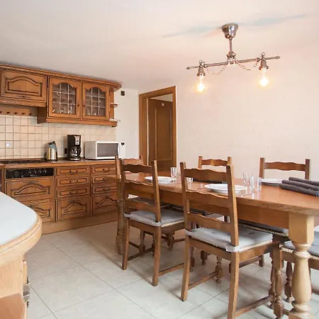 Spacious Holiday In With Garden *
