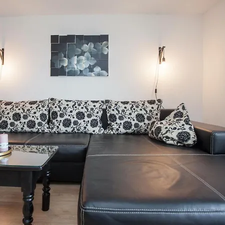 Spacious Holiday In With Garden *