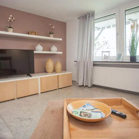 בית נופש Spacious Holiday In With Garden *