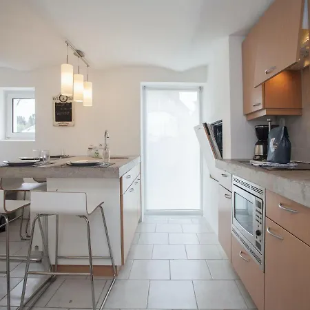 Spacious Holiday In With Garden בית נופש *